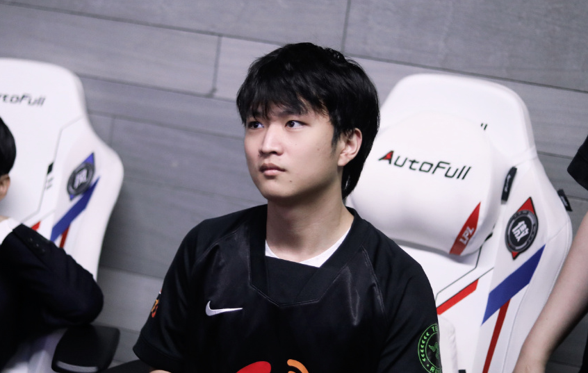 世俱杯-GEN险胜EG,Kanavi单局斩获MVP强强对话八强赛,成为赛场最大亮点