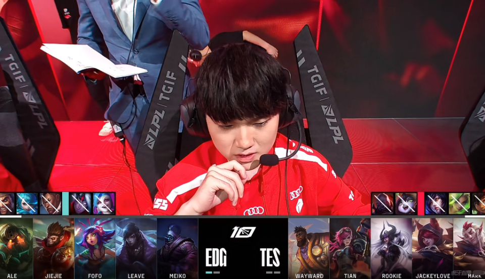 包含TSM轻取PSG，JackeyLove操刀奇招英雄翻盘激烈交锋淘汰赛，锁定晋级资格的词条