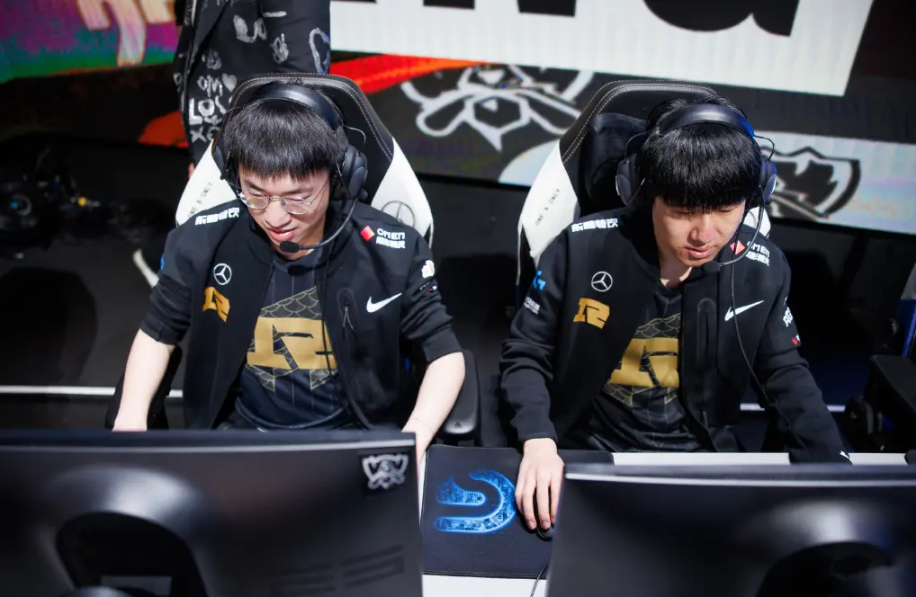 关于RNG翻盘C9，Lehends线上压制力十足宿敌对决四强赛，锁定晋级资格的信息