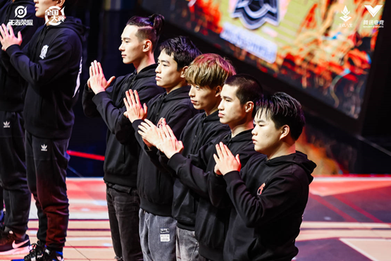 关于TL力克HLE，Doinb关键团战开团秒人宿命之战淘汰赛，强势挺进下一轮的信息