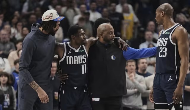 包含小牛遭遇伤病潮，多名球员停赛的词条