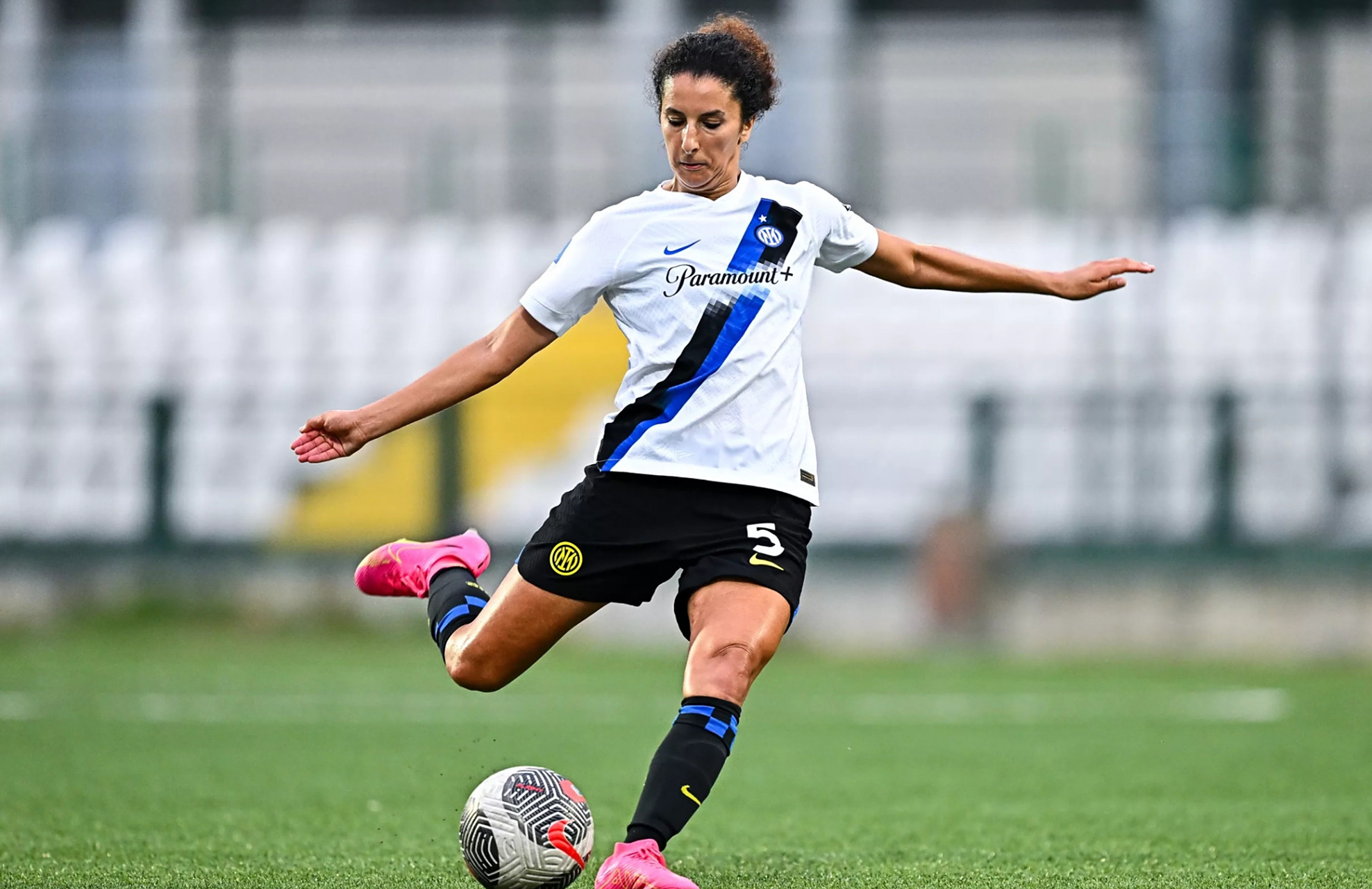 世俱杯官网-意大利女足队在比赛中取得冠军