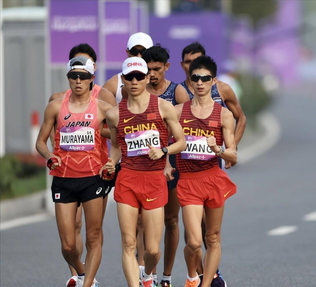 包含田径锦标赛：西安选手刷新世界纪录，斩获金牌的词条