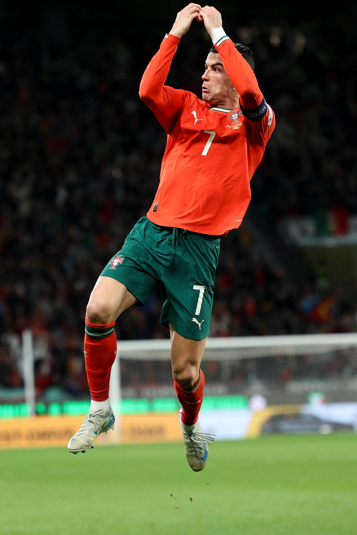 世俱杯参赛资格-欧洲国家足球队奋力拼搏，追逐胜利