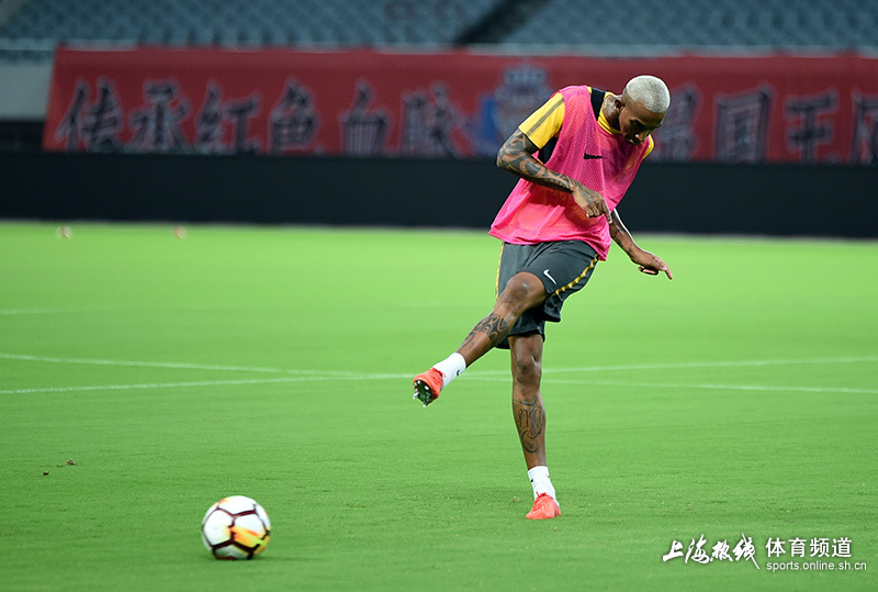 英雄辈出,球队士气飙升备战 英雄辈出,球队士气飙升备战