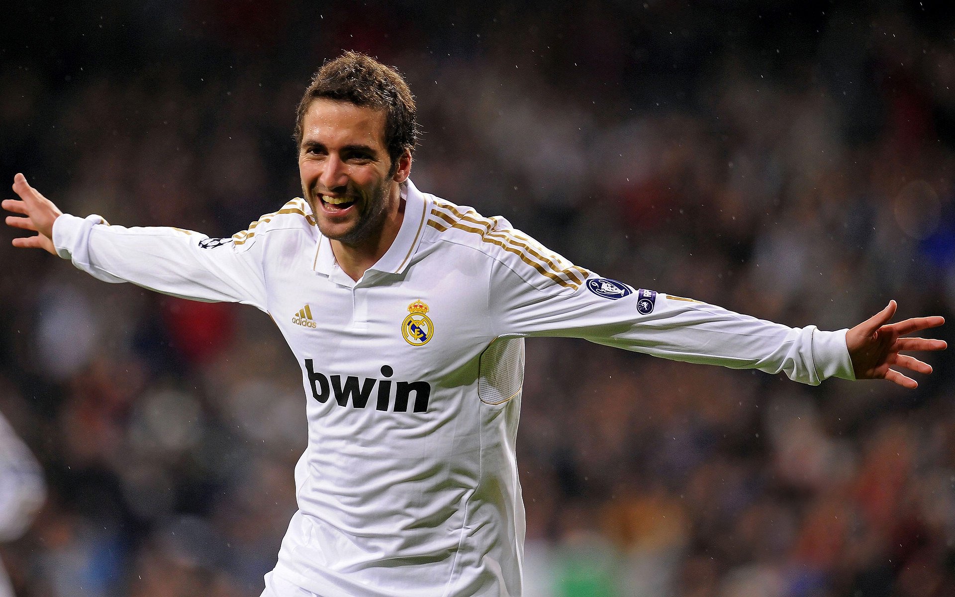 世俱杯冠军-绝杀之夜，麦科勒姆如何用一场惊艳表演，为雄鹿铺就加时逆转之路